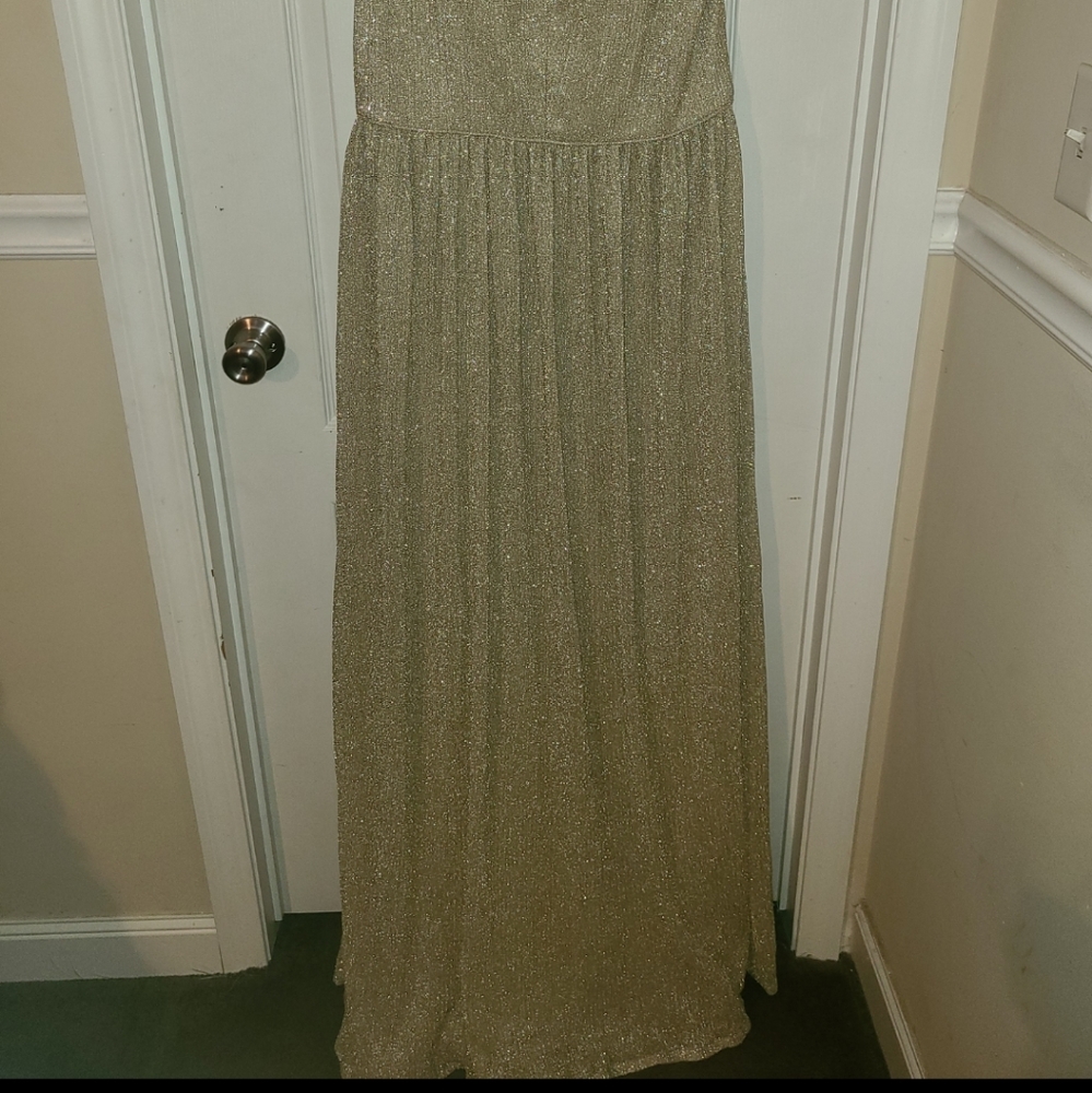Gold dress - Picture 2 of 3